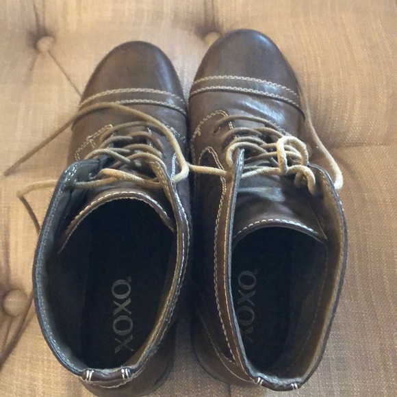 Lace brown booties. - Picture 3 of 5